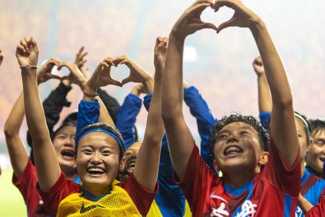 英联杯-B费卡塞米罗梅开二度 曼联5-2莱斯特城